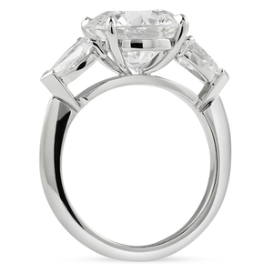 Bague de luxe Shreya diam Make avec trois pierres en diamant de laboratoire rond de 4,50 carats certifié IGI pour mariage - Product Image 2