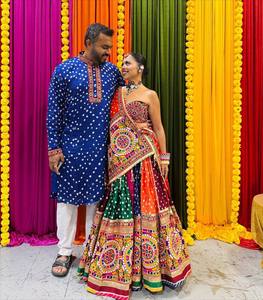 Lehenga Choli en coton mousseline de qualité supérieure avec broderie miroir, chemisier en soie Gota Zari et dupatta en georgette brodée avec dentelle Lampi - Product Image 2