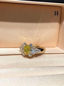 Anillo de compromiso vintage de oro de 14 quilates con diamantes amarillos de corte ovalado y múltiples piedras para mujer - Product Image 5