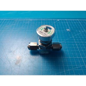 Válvula de Diafragma para Gas Ultrapuro CKD MGD10U-4RM, Usada como Pieza de Repuesto para Equipos Legacy Semiconductor - Product Image 1