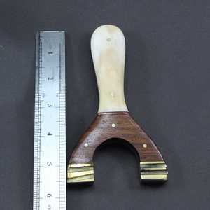 หนังสติ๊กไม้ทำมือพร้อมด้ามจับสีงาช้างและลายทองเหลือง ความยาว 5 นิ้ว - Product Image 3