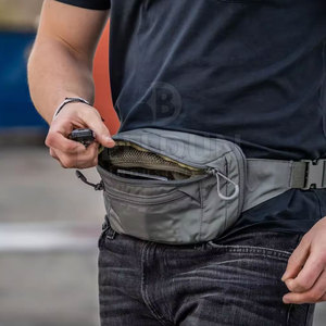 Riñonera de moda ligera para uso diario con correa ajustable, ideal para viajes y actividades al aire libre, disponible para venta en línea. - Product Image 3