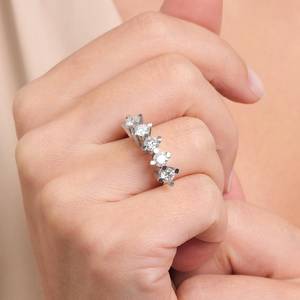 Anillo de Cinco Piedras con Diamante Moissanite Auténtico de Corte Redondo para Mujer, Plata 925 Original, Anillo de Compromiso para Novia, Regalo - Product Image 1