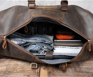 Bolsa de viaje de fin de semana de cuero moderna con un aspecto elegante y práctico almacenamiento, bolsa de lona con cremallera, elegantes bolsas de viaje de cuero. - Product Image 4