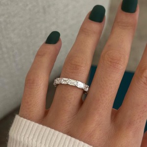 Anillo de Eternidad en Forma de U con Diamante Cultivado en Laboratorio con Corte Esmeralda, Diseño Único, en Oro Blanco de 14k/18K, Certificado IGI, Anillo de Compromiso y Boda - Product Image 5
