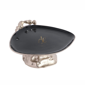 Support à gâteau en métal de luxe avec finition émail noir, bordure argentée et base texturée, plateau élégant pour la décoration de desserts à la maison - Product Image 1