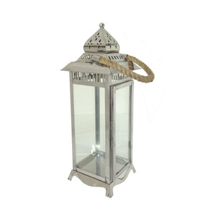 Lanterne à bougie suspendue carrée en fer poli argenté, avec poignée en corde de jute, garniture géométrique perforée et toit en dôme - Product Image 1