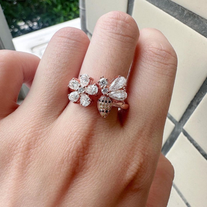 Magnifique bague abeille en or massif avec diamant blanc taille poire, bijou d'anniversaire inspiré de la nature, cadeau pour femme - Product Image 4
