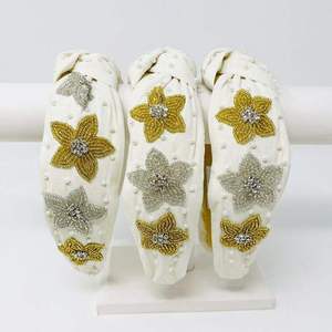 Serre-tête élégant brodé de perles pour femme, avec détails faits main artistiques, idéal pour les mariages et la mode de luxe - Product Image 3