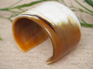 Bracelet manchette en corne de buffle naturelle par Decor World Expo - Product Image 6