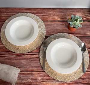 Plato decorativo redondo de lujo de concha de capiz natural con diseño de escamas de pez para eventos y fiestas al por mayor - Product Image 4