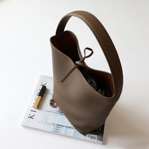 Borsa a Spalla da Donna Casual e alla Moda di Grande Capienza in Pelle Bovina a Secchiello con Chiusura a Cordoncino Leggera Logo Personalizzato Stile Semplice - Product Image 4