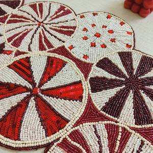 Salvamantel Rectangular Hecho a Mano con Cuentas, Patrones Geométricos Rojos y Blancos, Bordado de Algodón, Base de Hoja de Palma para Decoración del Hogar - Product Image 2