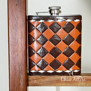 Botella de Whisky de Bolsillo de Cuero Genuino Hecha a Mano con Diseño a Cuadros, de Acero Inoxidable, para Hombre y Mujer, Modelo Premium 2026, de Gran Venta - Product Image 1