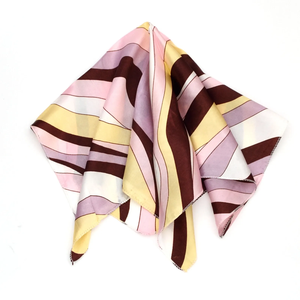 Foulards carrés imprimés légers de qualité supérieure Accessoires élégants en tissu de haute qualité Idéal pour les commandes en gros et l'approvisionnement personnalisé - Product Image 6