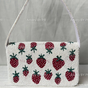 Sac à bandoulière de luxe fait main en perles rouges motif fraise, broderie de perles, pochette de soirée, sac à main de fête - Product Image 4