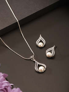 Silver Plated AD & <b>Pearl</b> Beaded Minimal Delicate Pendant With Chain Jewellery <b>Set</b> Wedding <b>Jewelry</b> Romantic Style - Product Image 3