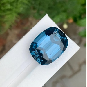 Topacio Azul de Londres Natural, 26x20x14mm, Corte Cojín Alargado, Gema Facetada de 65 Quilates, Tratada Térmicamente para Colgante - Product Image 2
