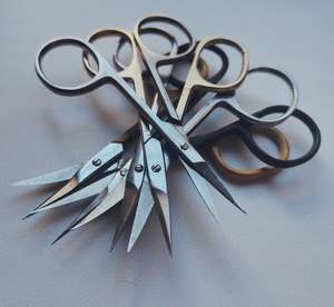 Kit de manucure et pédicure 4 pièces de qualité supérieure, outils de beauté en acier inoxydable, emballage en boîte, logo personnalisé, fournisseurs de ciseaux à cuticules - Product Image 1