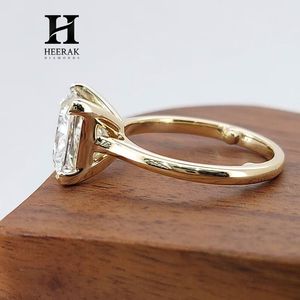 แหวนเพชรทรงเจ้าหญิงแบบคลาสสิก เพชรเพาะเลี้ยงในห้องปฏิบัติการ ทองคำ 14K 18K สีเหลือง แหวนเพชรเม็ดเดี่ยวแบบสี่ขา ทรงสี่เหลี่ยมเพชรเจียระไนแบบเหลี่ยม - Product Image 5
