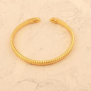 Brazalete abierto de cuarzo azul cielo chapado en oro de 18k con diseño de serpiente, brazalete ajustable con banda retorcida, joyería para fiestas. - Product Image 5