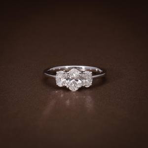 Anillo de Compromiso de Lujo con Tres Diamantes Ovalados Creados en Laboratorio, Certificado VVS VS, Oro Sólido de 14K/18K, Anillo de Aniversario para Mujer - Product Image 1