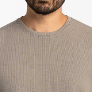 T-shirt en coton gaufré délavé vintage, col rond, style minimaliste, pour hommes, vente en gros - Product Image 3