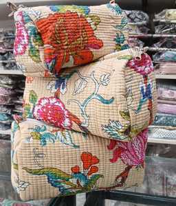 กระเป๋าเครื่องสำอางแบบเย็บลายสำหรับเดินทาง ใส่เครื่องสำอาง ผลิตภัณฑ์บำรุงผิว กระเป๋าจัดระเบียบเครื่องสำอางทำมือ สำหรับของขวัญ ขายปลีกและขายส่ง! - Product Image 3