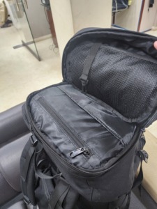 Mochila de Senderismo Negra Ligera de Nailon para Exteriores, Sistema de Espalda Ergonómico, Softshell Unisex, Bolsas de Viaje para Deportes y Camping - Product Image 5