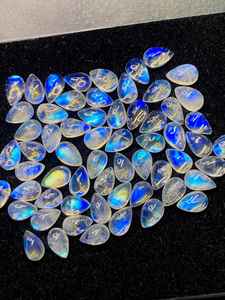 มูนสโตนสีขาวรุ้งทรงลูกแพร์แบบคาโบชอง  พร้อมแสงสีฟ้า  ขนาด 6x4 มม. ถึง 8x10 มม. สำหรับทำเครื่องประดับ - Product Image 4