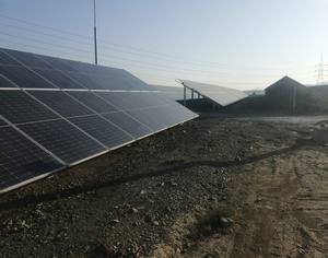 Sistema de Seguimiento Solar de un Solo Eje para 40 Paneles Fotovoltaicos |   Seguidor Solar Automático 3.0 con Protección Contra el Viento para Plantas de Energía Solar de Montaje en Suelo - Product Image 2