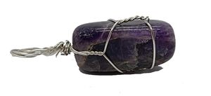 Colgante de Amatista Natural en Forma de Cubo con Alambre Grabado, Colgante de Cristal de Moda de Gujarat - Para el Día de la Madre - Product Image 5