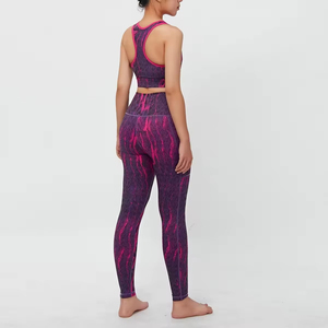 Ensemble de yoga et de sport pour femme, grande taille, imprimé numérique, motif uni, extensible, haut et leggings, par fabricant professionnel - Product Image 4