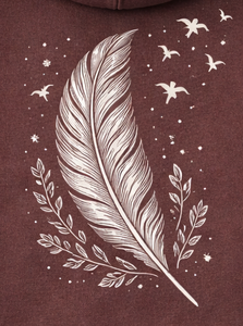 เสื้อฮู้ดผ้าฝ้ายสีน้ำตาลเนื้อนุ่ม – ลายกราฟิก “ขนนกและนก” ดีไซน์หรูหรา – เสื้อสเวตเชิ้ตแบบสวมใส่สบายสำหรับทุกเพศ เพื่อความสบายและผ่อนคลาย - Product Image 2