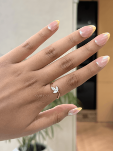 Anillo Exclusivo con Diamante Cultivado en Laboratorio, Diseño de Racimo de Hojas Marquise, Oro de 18 Quilates, 1.382 Quilates, Joyería Nupcial Minimalista - Product Image 1