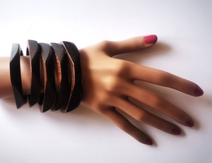 Bracelets en bois faits à la main, forme ronde, bois pur, tendance, accessoires uniques pour femmes, polis - Product Image 3