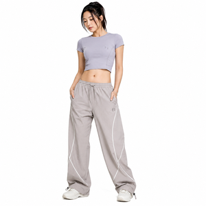 Pantalones deportivos transpirables de corte relajado, estilo paracaídas, informales, para correr, estilo urbano, para hombre, proveedor mayorista de moda en EE. UU. - Product Image 1