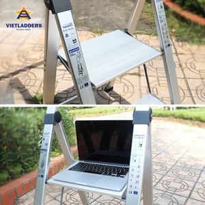 Escalera de Aluminio Plegable de 4 Peldaños, Súper Delgada, Certificada EN14183, Diseño Moderno para Uso en Interiores y Exteriores, Hecha en Vietnam - Product Image 2