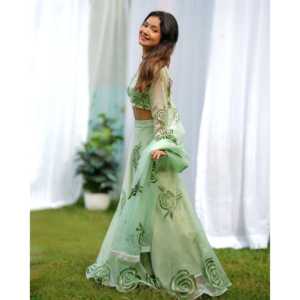 Conjunto de Lehenga de Chifón y Organza Pintado a Mano por Raina, Elegante y Ecológico, Talla XS, Primavera/Verano - Product Image 3