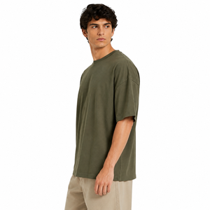 Camiseta extragrande para hombre con diseño espacioso, material suave al tacto y comodidad transpirable que crea un look informal sin esfuerzo. - Product Image 4