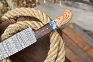 Cuchillo de Caza Artesanal de Acero de Damasco, Hoja Fija de Punta Caída con Espiga Completa, Mango de Madera, Cuchillo de Supervivencia para Exteriores - Product Image 3