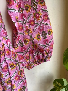 Vestido largo de algodón 100% estampado a mano con cuello en V y manga larga, estilo casual indio para mujer. - Product Image 6