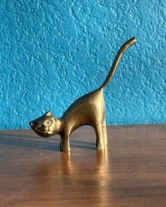 Centre de table unique en métal en forme de chat pour la décoration intérieure, avec artisanat artistique fait main et un aspect haut de gamme - Product Image 1