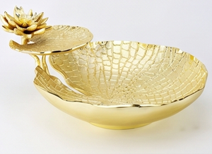 Bol en forme de feuille de lotus doré avec dessus floral, accent décoratif en métal fait main, style oriental, finition polie - Product Image 6
