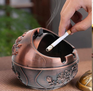 Ensemble de cendriers en métal doré et argenté poli, à usage permanent, disponible à prix de gros. - Product Image 4