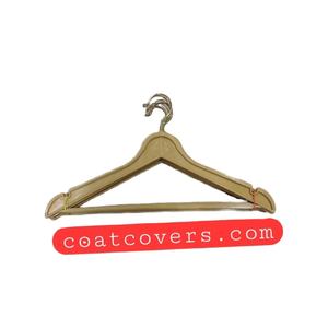 L'attrait amélioré du placard avec des cintres en plastique texturé à l'aspect bois alliant chaleur visuelle et praticité - Product Image 2