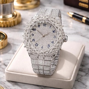 Montre Couronne Émeraude Antique de Luxe avec Cadran Carré, Bracelet en Alliage, Mouvement à Quartz, Bracelet 20mm, Édition Noire - Product Image 1