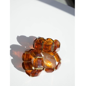 Bracelet à breloques vintage en résine, fabrication artisanale haut de gamme, accessoire de mode personnalisable pour les occasions festives féminines - Product Image 1
