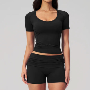 Ensemble de yoga 2 pièces pour femme, couleur unie, haut court taille haute avec short froncé, tenue de sport, design personnalisé - Product Image 3