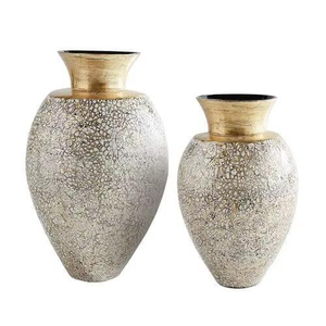 Jarrón artístico tradicional de metal dorado con acabado calado para decoración de bodas y interiores de hostelería de la India - Product Image 3